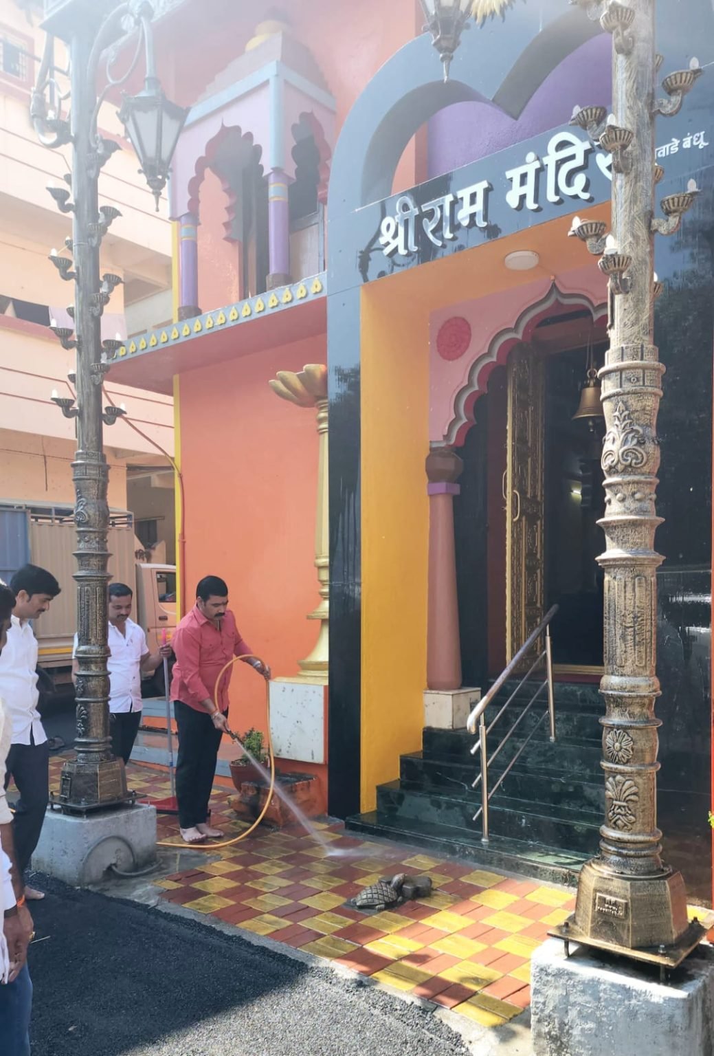 रहाटणी येथील श्री राम मंदिराची नाना काटे यांच्या वतीने स्वच्छता
