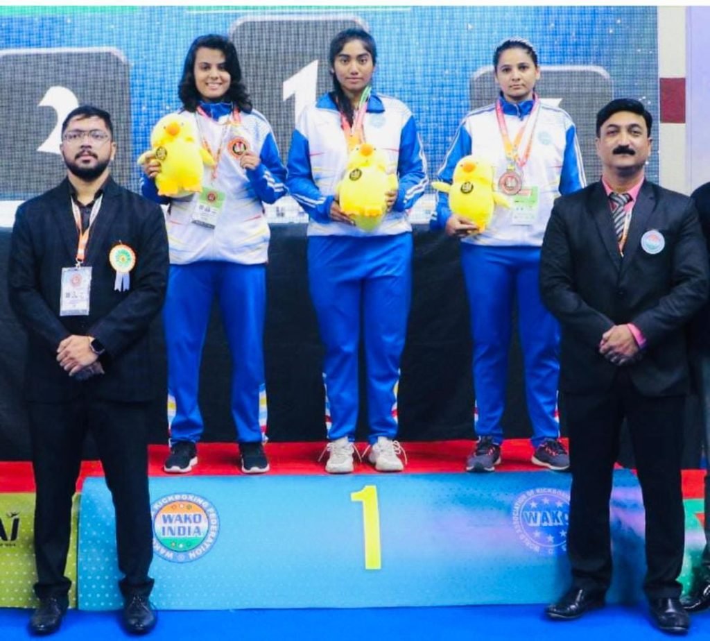 स्मिता वाल्हेकर हिला आंतरराष्ट्रीय किकबॉक्सिंग स्पर्धेमध्ये दुहेरी सुवर्णपदक