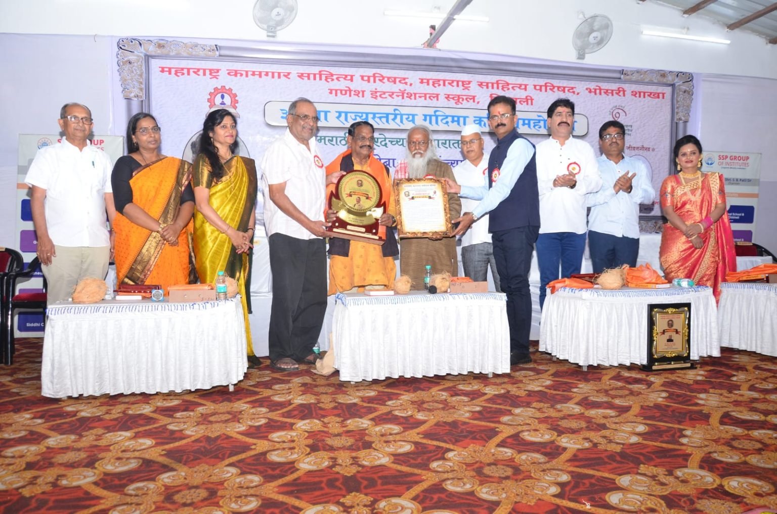 कवीची लिपी कोणतीही असली तरी ती काळजाला भिडते!” – पद्मश्री गिरीश प्रभुणे