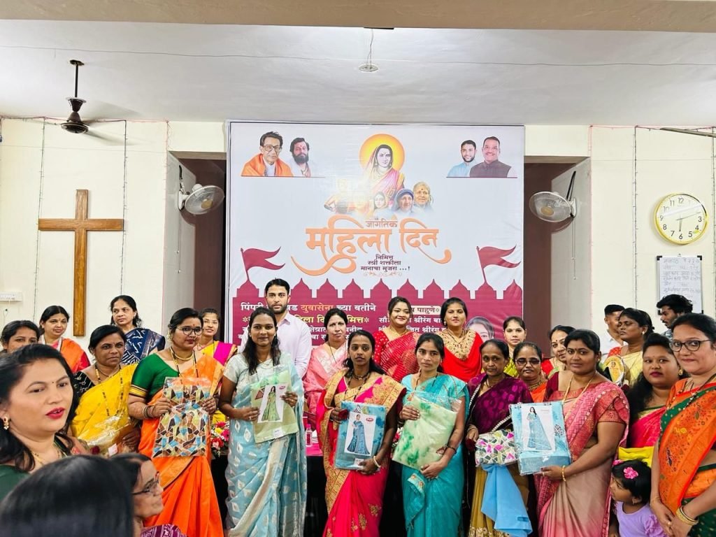 युवा सेनेच्यावतीने क्षेत्रात उल्लेखनीय काम करणा-या महिलांचा सन्मान