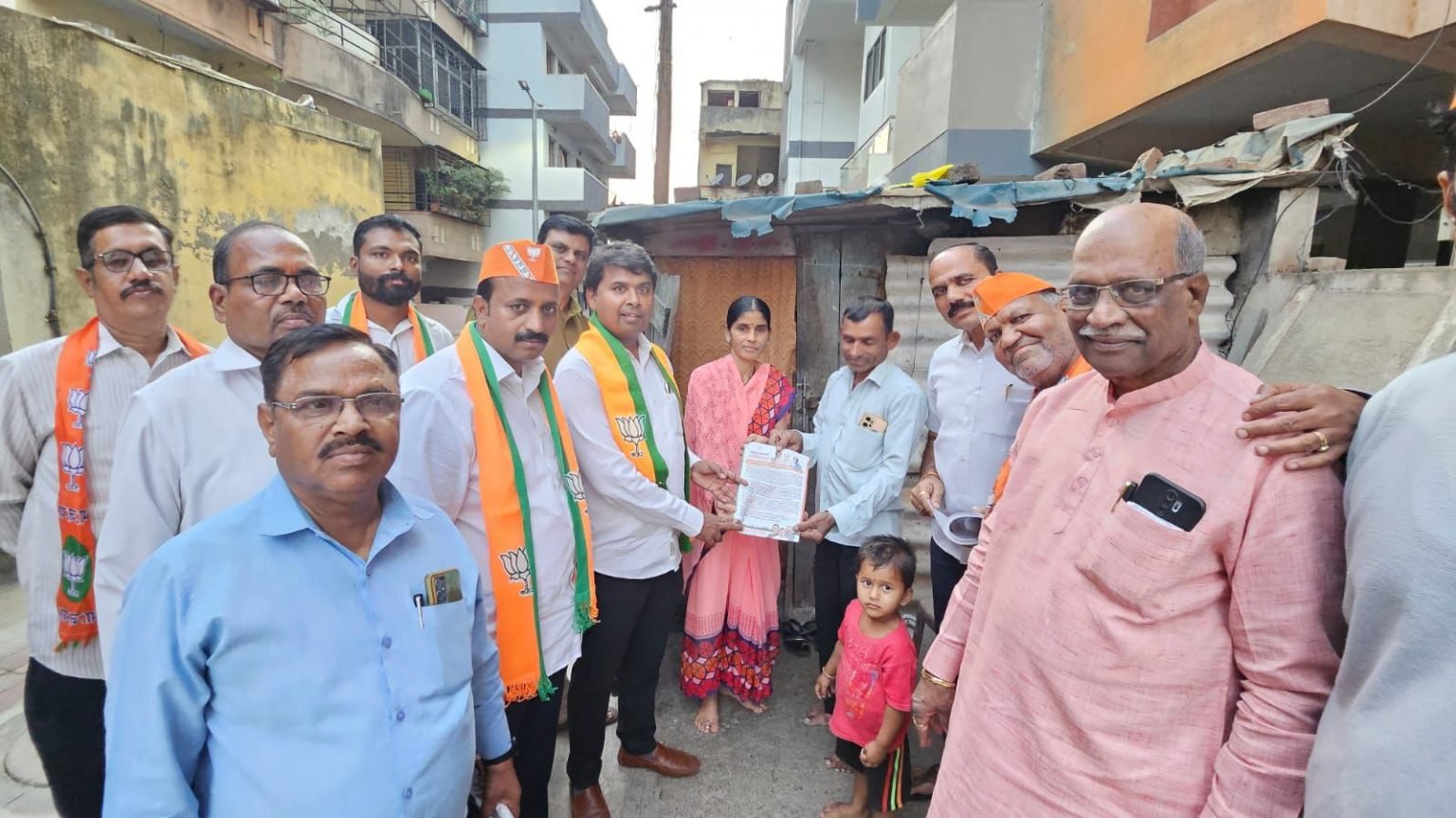 समृद्ध लाभार्थी संपर्क अभियानची कासारवाडीमधून अमित गोरखे यांच्या उपस्थीतीत सुरुवात