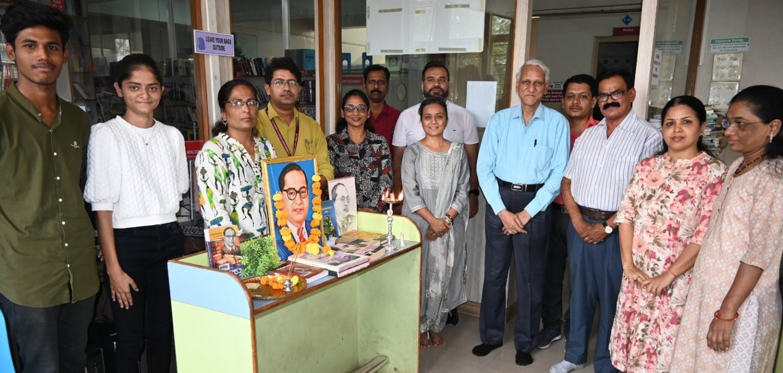 प्रतिभा महाविद्यालयात महामानव डॉ. बाबासाहेब आंबेडकर यांना अभिवादन