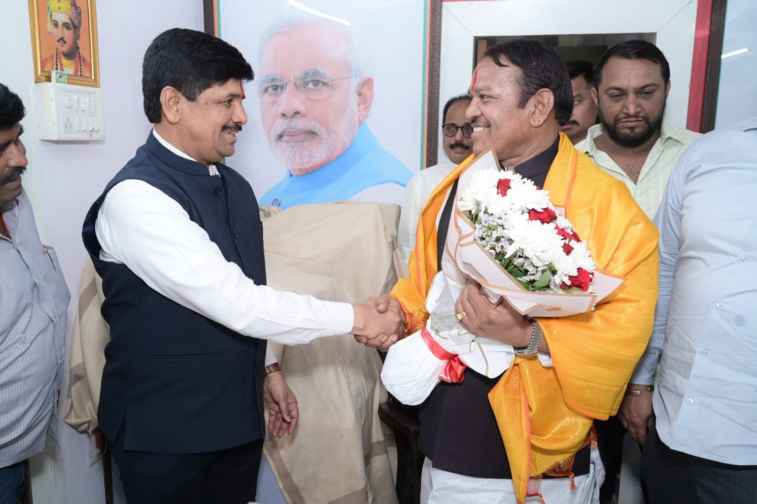 महायुतीचा बालेकिल्ला असलेल्या संत तुकाराम नगरमध्ये खासदार बारणे यांच्या भेटीगाठी