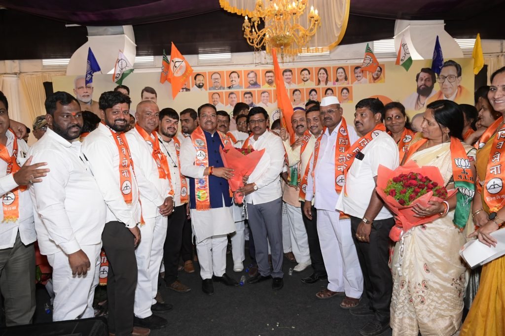 मावळात ‘उबाठा’ला मोठे खिंडार, प्रमुख पदाधिकाऱ्यांचा शिवसेनेत प्रवेश