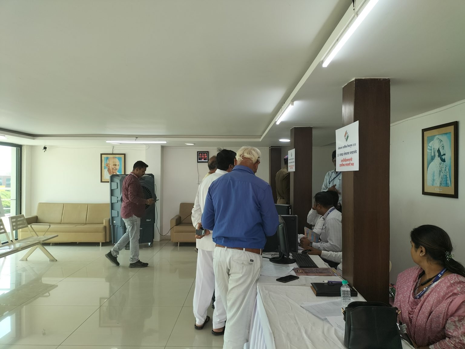 मावळ लोकसभा निवडणूक : पहिल्याच दिवशी २७ व्यक्तींनी ४९ उमेदवारी अर्ज नेले
