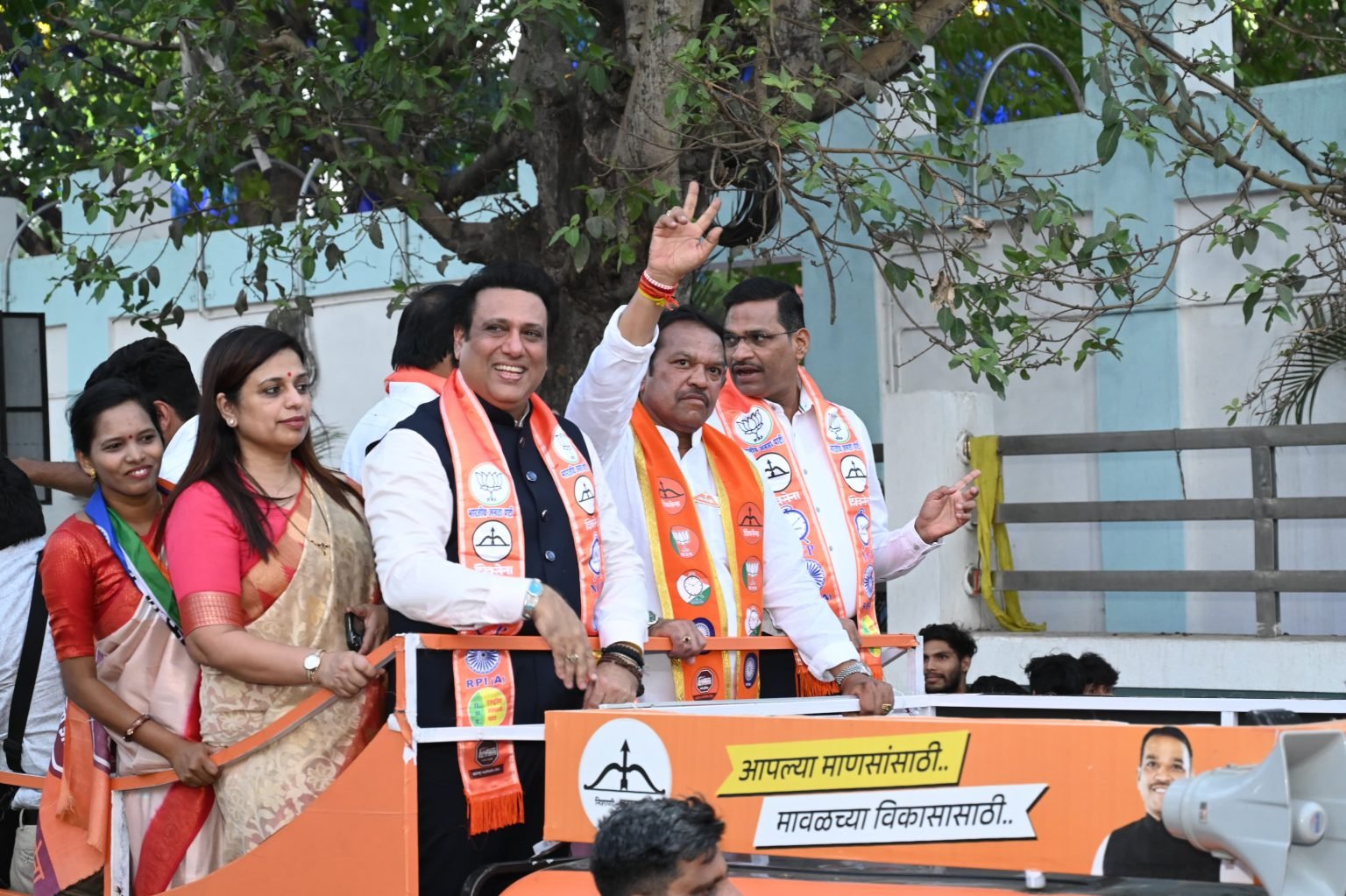 गोविंदा यांच्या रोड-शोने बारणे यांचा प्रचार शिगेला