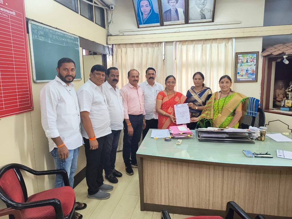 वाल्हेकरवाडीतील पालिकेच्या मुलांच्या शाळेमध्ये रिक्त जागांवर शिक्षकांची नेमणूक करण्याची शिवसेना उद्धव बाळासाहेब ठाकरे गटाची मागणी