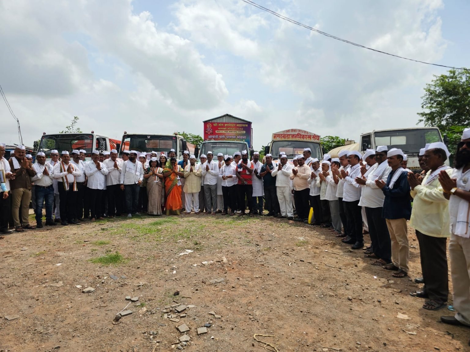 मराठवाडा चॅरिटेबल ट्रस्ट पुरविणार पालखी सोहळ्यातील वारकऱ्यांसाठी पिण्याचे पाणी पूजन करून टँकर वारकऱ्यांच्या सेवेत दाखल