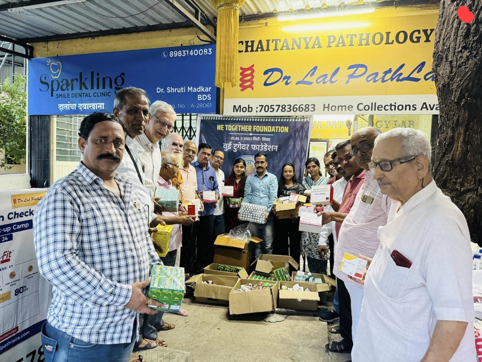 मधुकर बच्चे युवा मंच,चैतन्य ग्रुप व वूई टुगेदर फौंडशेन यांच्या पुढाकाराने पंढरपूर पालखी सोहळ्यास मोफत औषधे सेवा उपक्रम