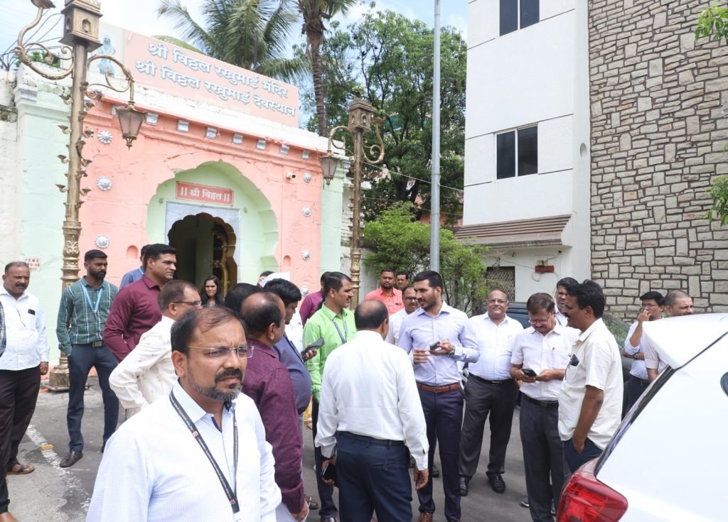 आषाढीवारी पालखी सोहळा स्वागत कक्ष, मुक्कामाच्या स्थळाची तसेच पालखी मार्गाची अधिकाऱ्यांनी केली पाहणी