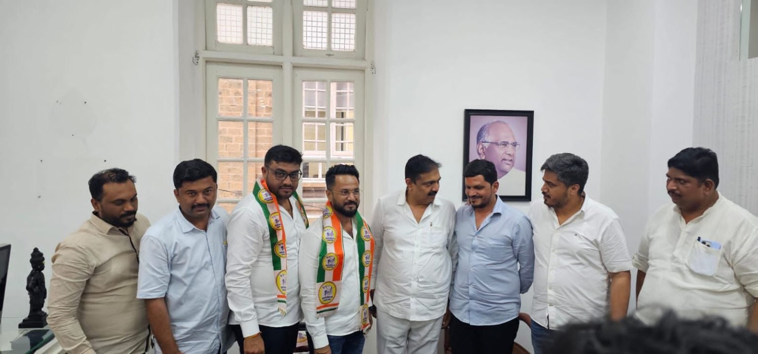 राष्ट्रवादी काँग्रेस अजित पवार गटातील युवक चे पदाधिकारी विशाल वाकडकर आणि विशाल काळभोर यांचा राष्ट्रवादी शरदचंद्र पवार गटात प्रवेश