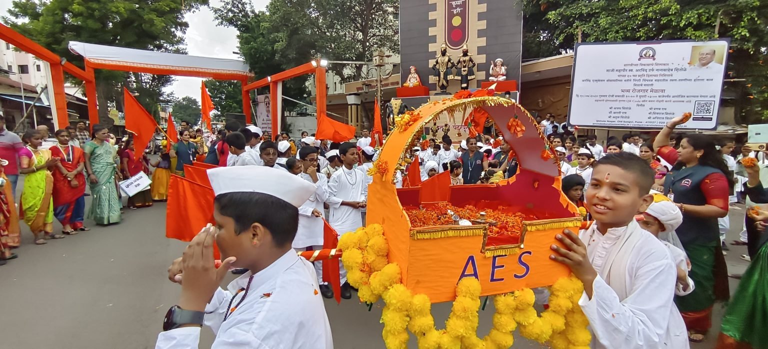 आषाढीनिमित्त अरविंद एज्युकेशन सोसायटीमध्ये बाल वारकऱ्यांनी अनुभवली पंढरीची वारी