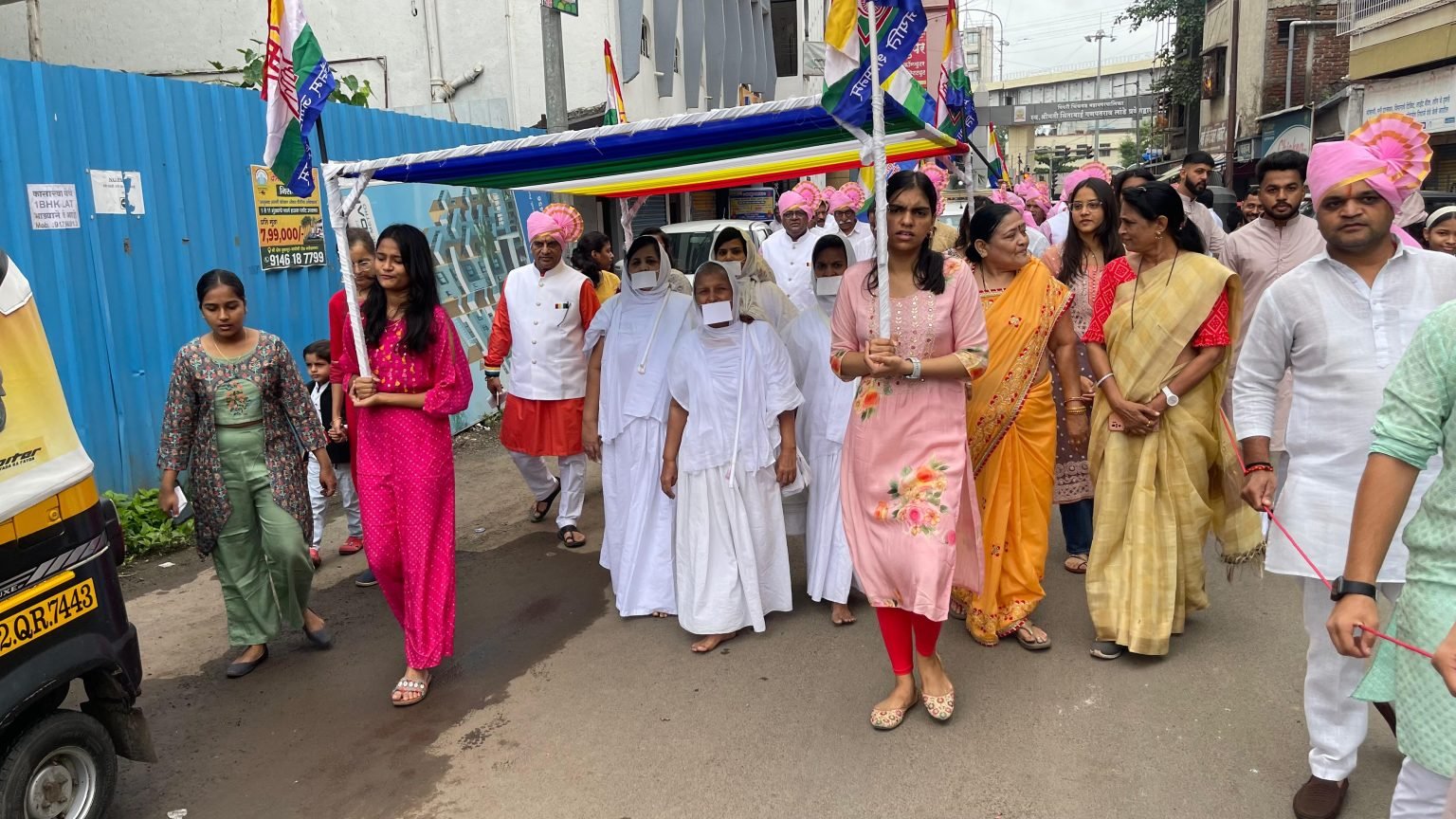 कासारवाडी जैन स्थानकात उपप्रवर्तिनी परम पूज्य मंगल प्रभाजी आदी ठाणा चार यांचा चातुर्मासार्थ मंगलमय प्रवेश समारंभ उत्साहात संपन्न