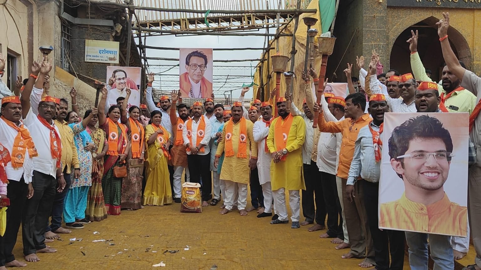 शिवसेना भोसरी विधानसभेचे पदाधिकारी जेजुरीच्या खंडेरायाच्या चरणी !