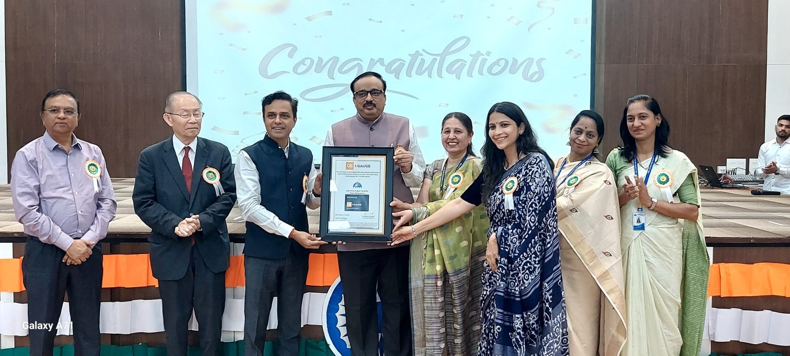क्युएस आय-गेजचे डायमंड आंतरराष्ट्रीय प्रमाणपत्र एस.बी.पाटील स्कूलला प्रदान