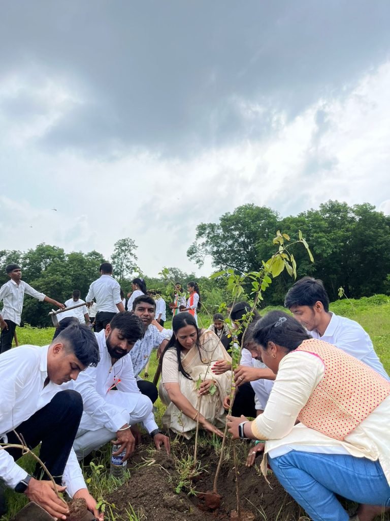 स्टेप्स फाउंडेशनने माजी सैनिकांसोबत साजरे केले रक्षाबंधन