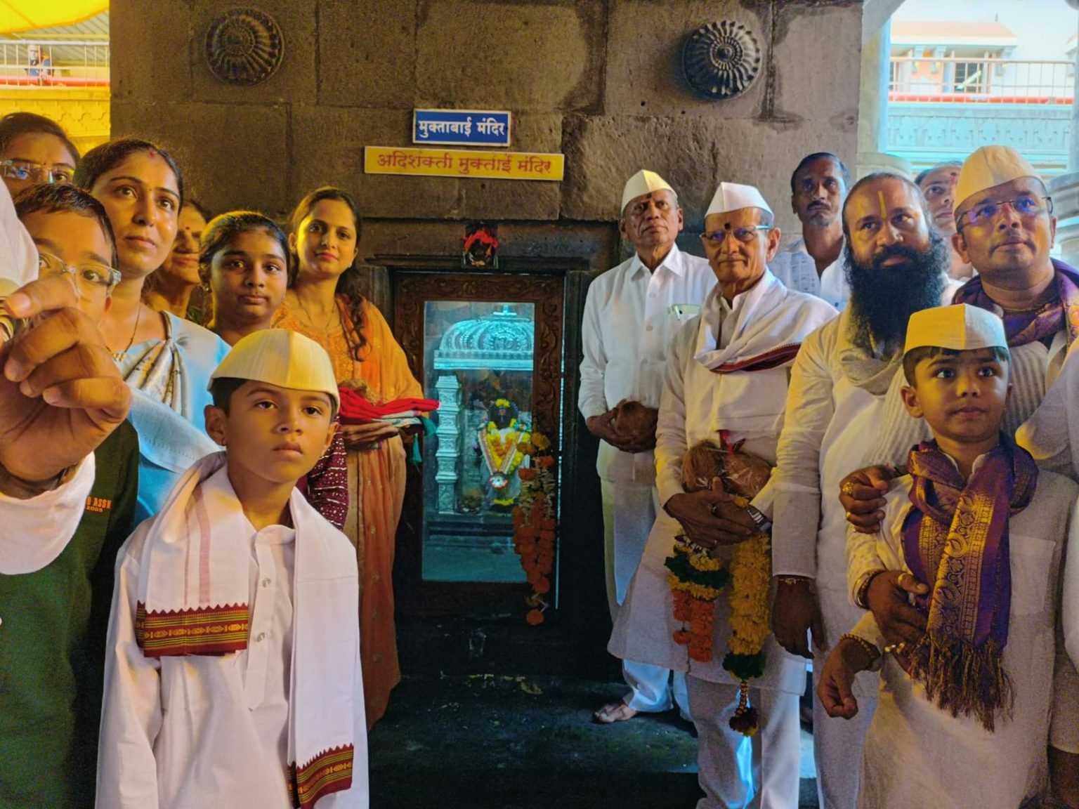 ज्ञानेश्वर महाराज मंदिरात रक्षाबंधन दिनी मुक्ताईची ज्ञानदेवांना राखी अर्पण