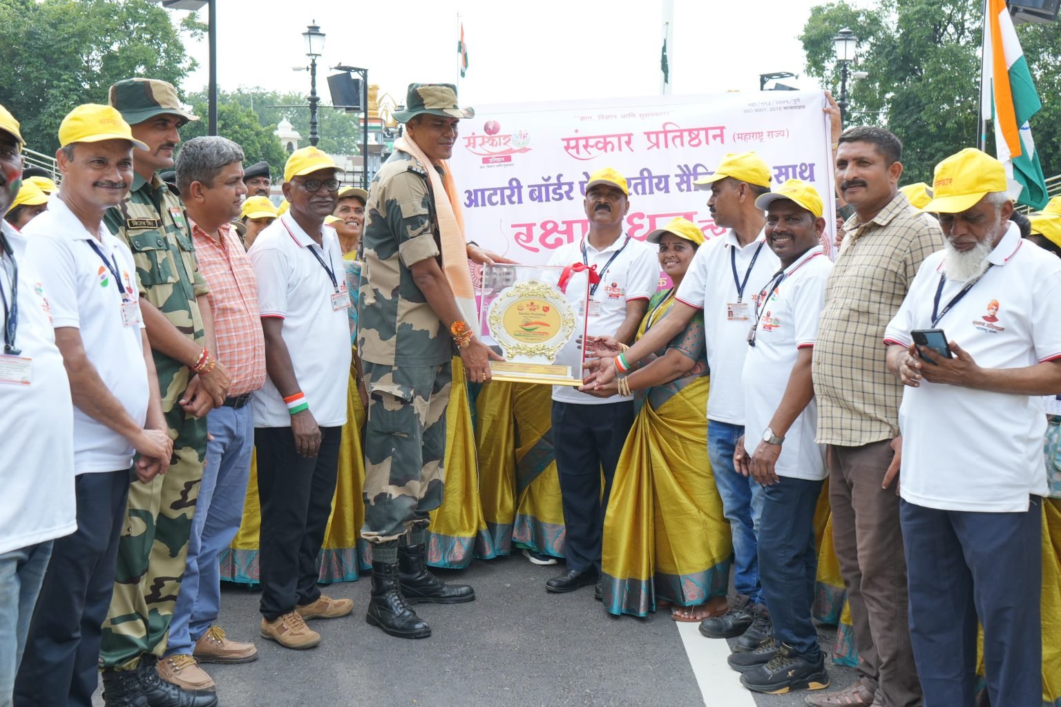 संस्कार प्रतिष्ठानचे रक्षाबंधन अमृतसरला भारतीय सैनिकांसोबत