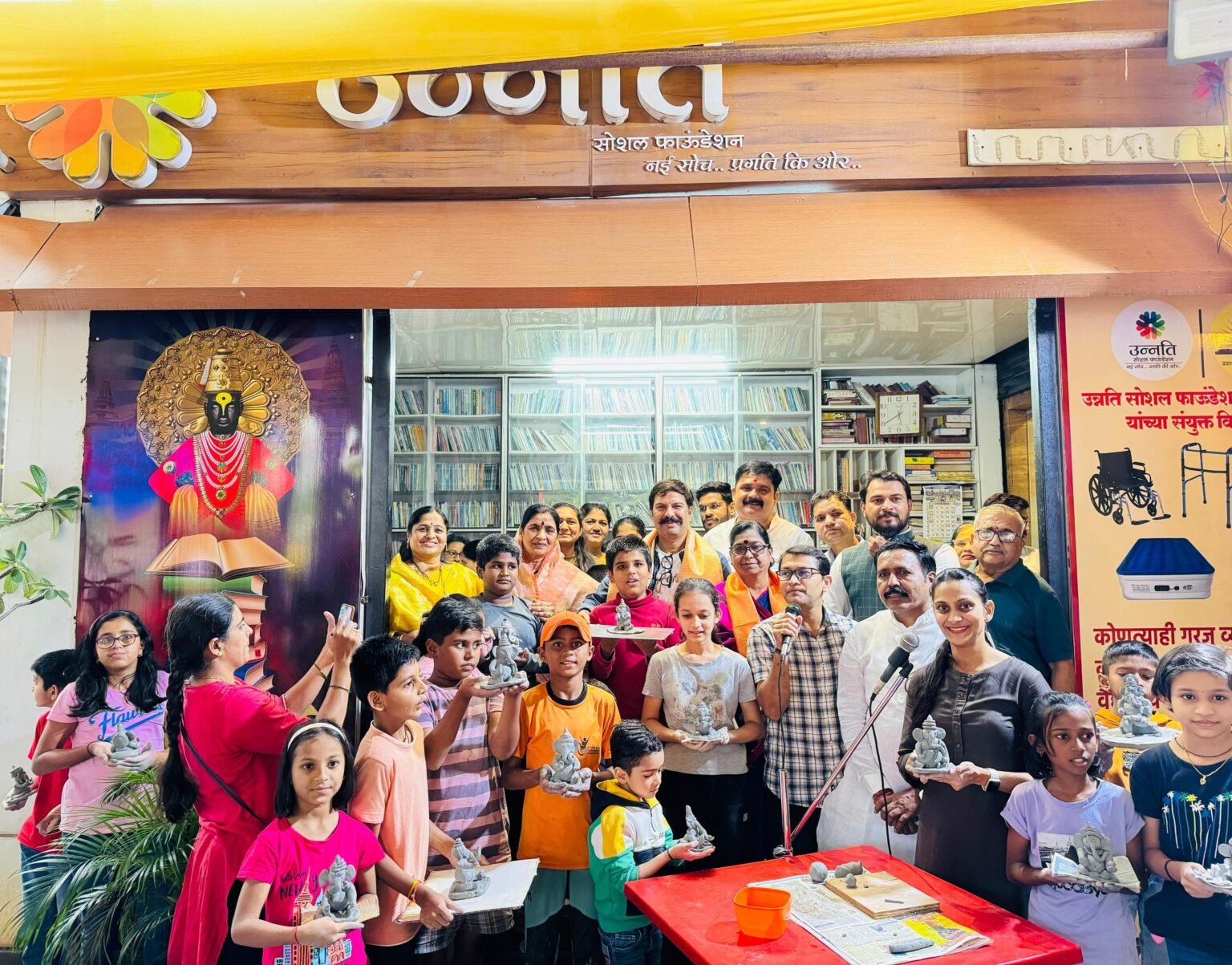 उन्न’ती’ चा गणपती महोत्सव अंतर्गत , इको फ़्रेंडली गणपती कार्यशाळा : अभिनेते संजय खापरे यांची उपस्थिती