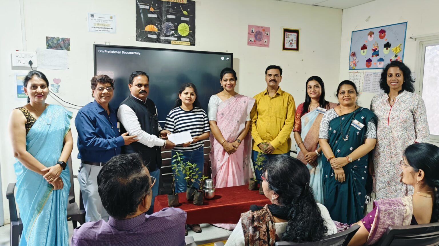 ओम प्रतिष्ठान संस्थेचा आर्थिक दृष्ट्या दुर्बल घटकातील मुलींच्या उच्च शिक्षणाचा पहिला टप्पा यशस्वीपने पूर्ण