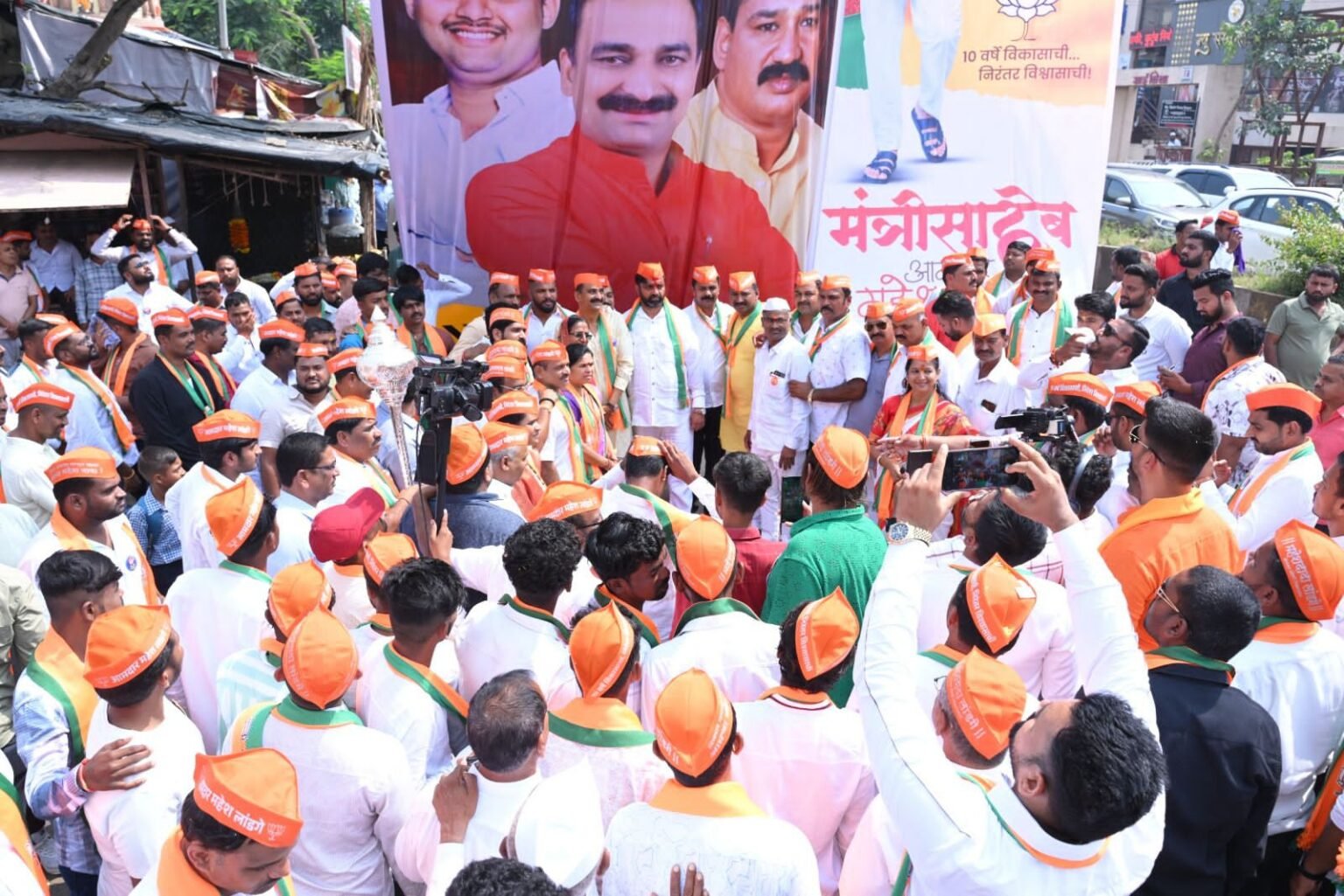 मोशीकर आमदार महेश लांडगे यांच्या एकुजटीने पाठीशी !