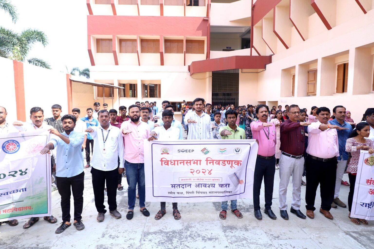 नवमतदारांनी घेतली मतदान करण्याची शपथ; महापालिकेचा मतदार जनजागृती कार्यक्रम