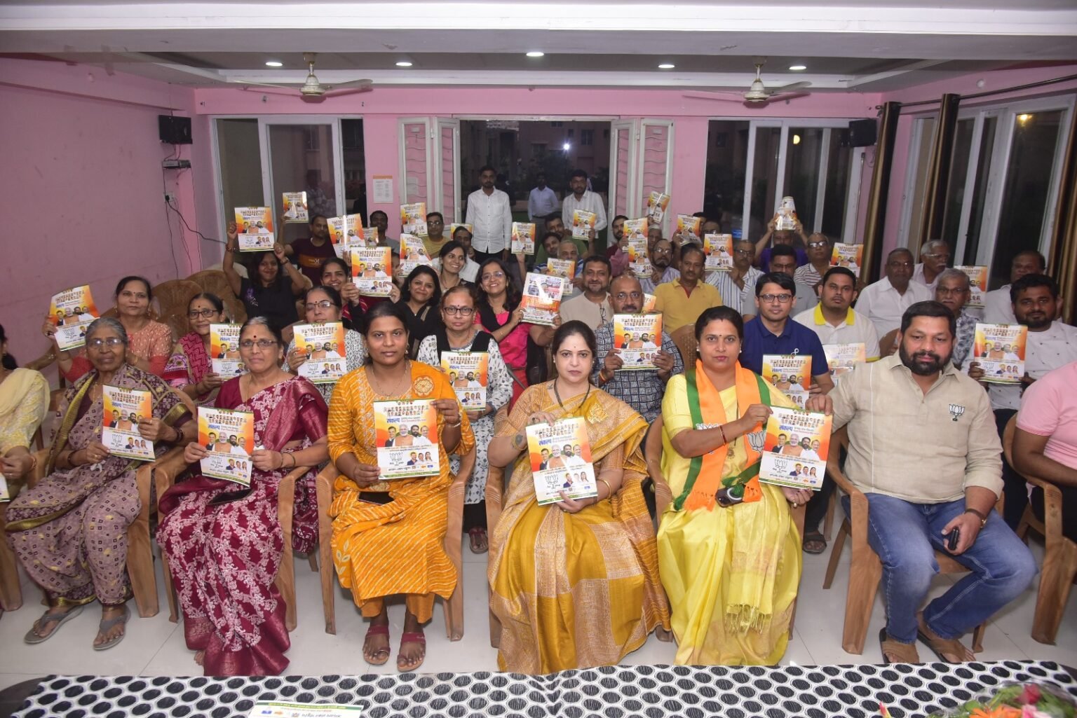 आमदार अश्विनी जगताप यांनी घेतल्या वाकड, विनोदे वस्ती परिसरातील सोसायटीधारकांच्या भेटी