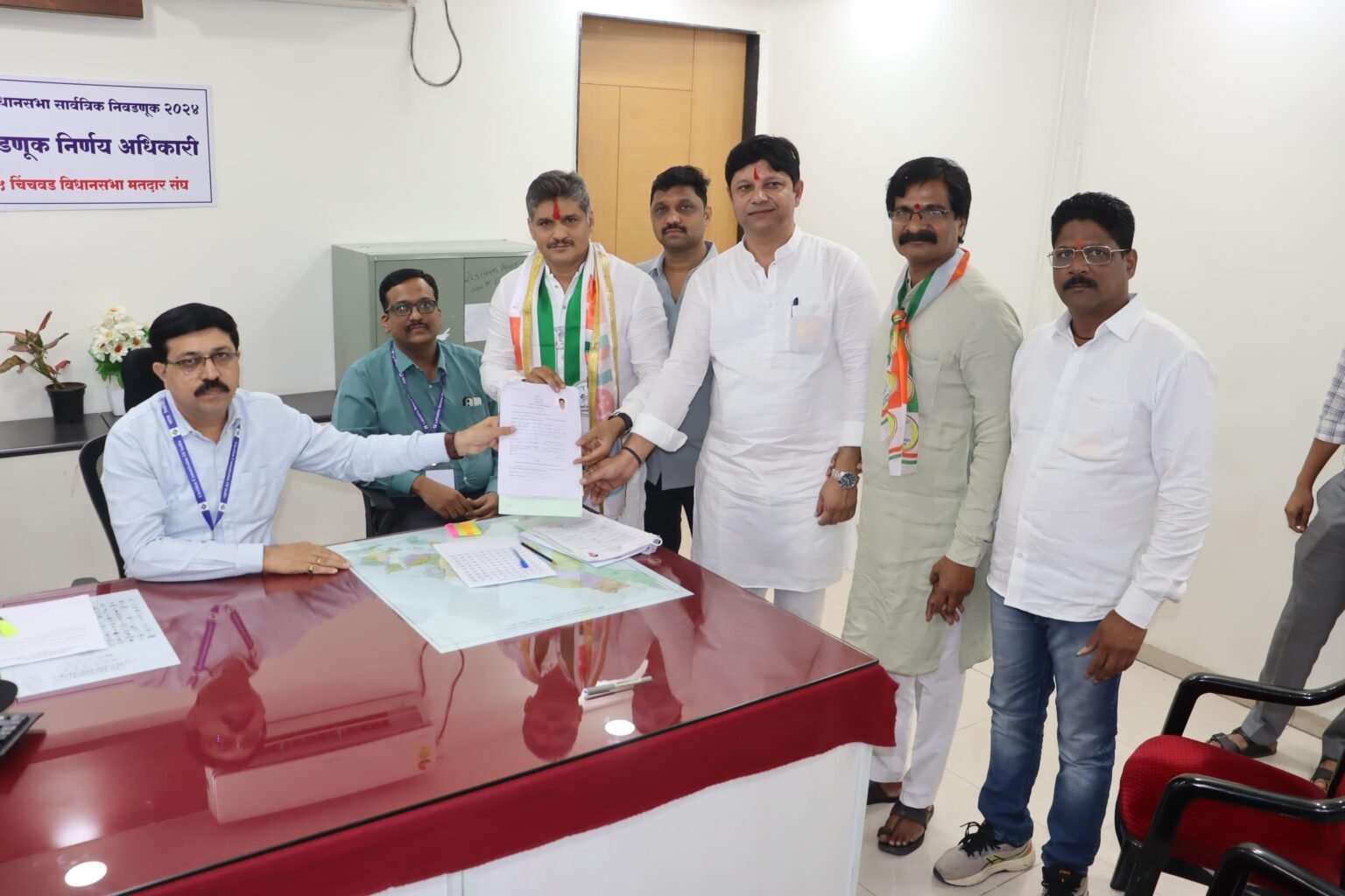 शक्ती प्रदर्शन करत महाविकास आघाडीचे उमेदवार राहुल कलाटे यांनी केला अर्ज दाखल