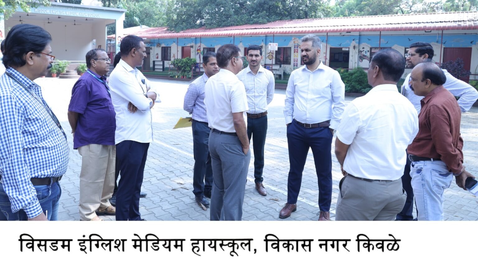 आयुक्त शेखर सिंह यांचा मतदान केंद्र पाहणी दौरा