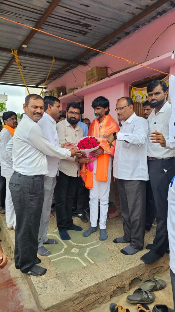 चिंचवडमधून अरुण पवार यांचे भाजपसमोर तगडं आव्हान मनोज जरांगे पाटीलांचे आश्वासन, ‘तुम्ही फॉर्म भरा, मी सोबत आहे’