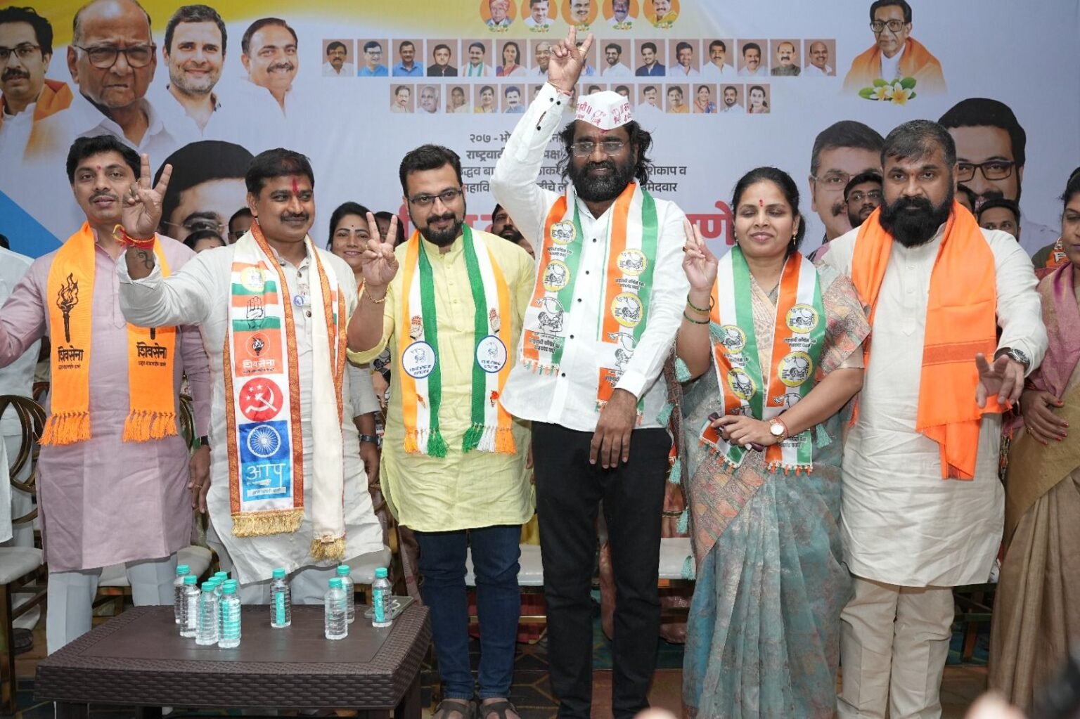भोसरीत भाजपाला गळती ;आमदारांना धक्का – भाजपच्या माजी नगरसेविका सारिका लांडगे व संतोष लांडगे राष्ट्रवादीत दाखल