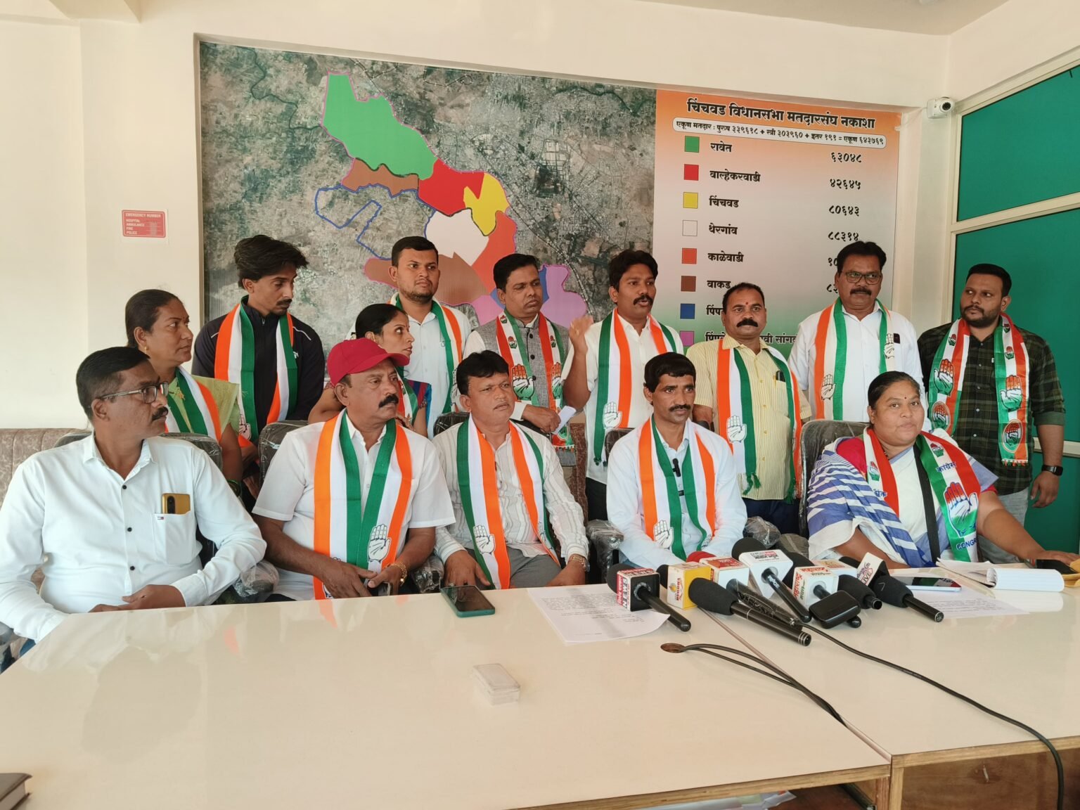 वाल्हेकरवाडी येथील काँग्रेस पक्ष कार्यालयमध्ये पत्रकार परिषद घेऊन कॉंग्रेस शहर अध्यक्ष कैलास कदम यांच्या राजीनाम्याची मागणी
