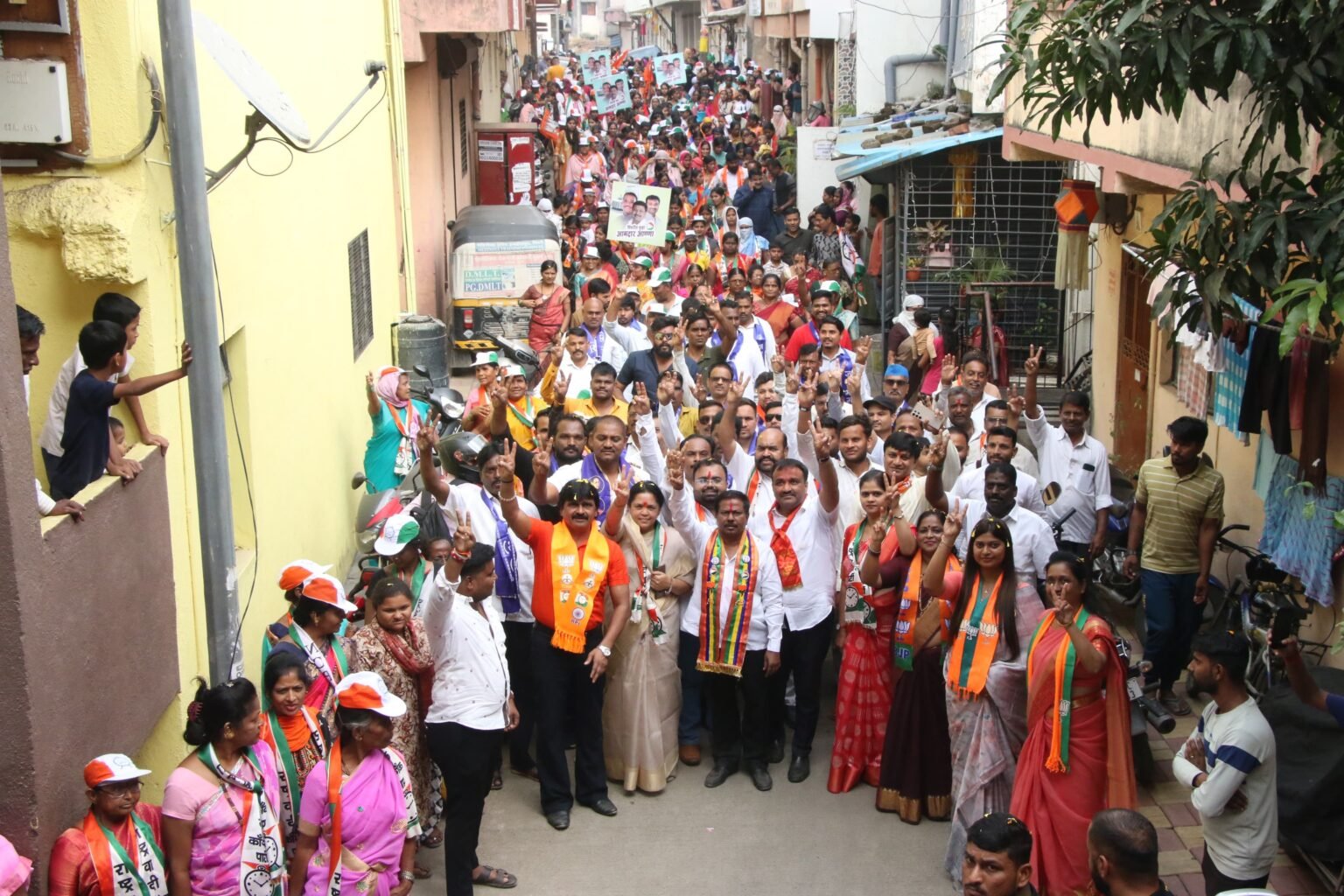 अण्णा बनसोडे यांच्या आकुर्डीतील पदयात्रेस जेष्ठ नागरिकांसह युवकांचा उत्स्फूर्त प्रतिसाद