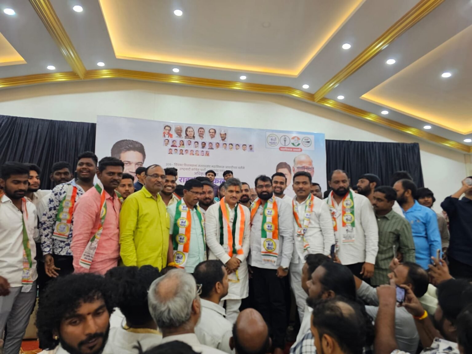 अरुण पवार यांचा हजारो कार्यकर्त्यांसह राष्ट्रवादी काँग्रेस शरदचंद्र पवार पक्षात जाहीर प्रवेश