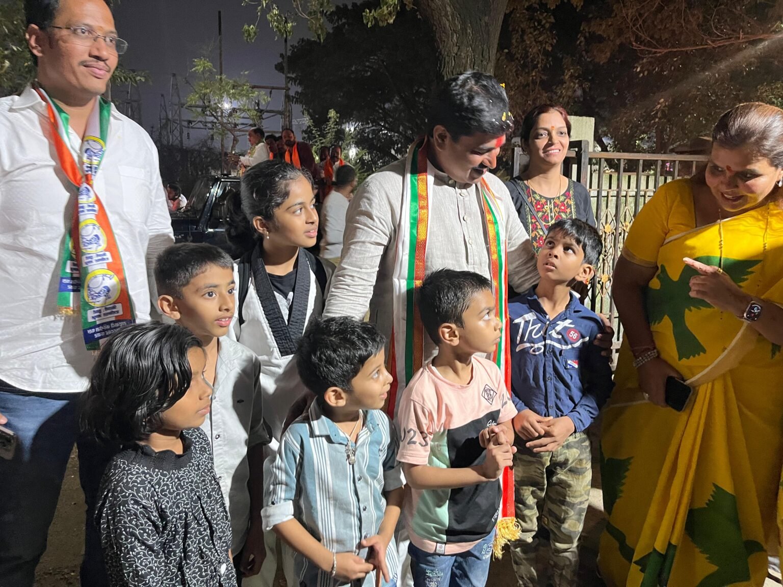 बालदिनाचे औचित्य; अजित गव्हाणे रमले चिमुकल्यांमध्ये!