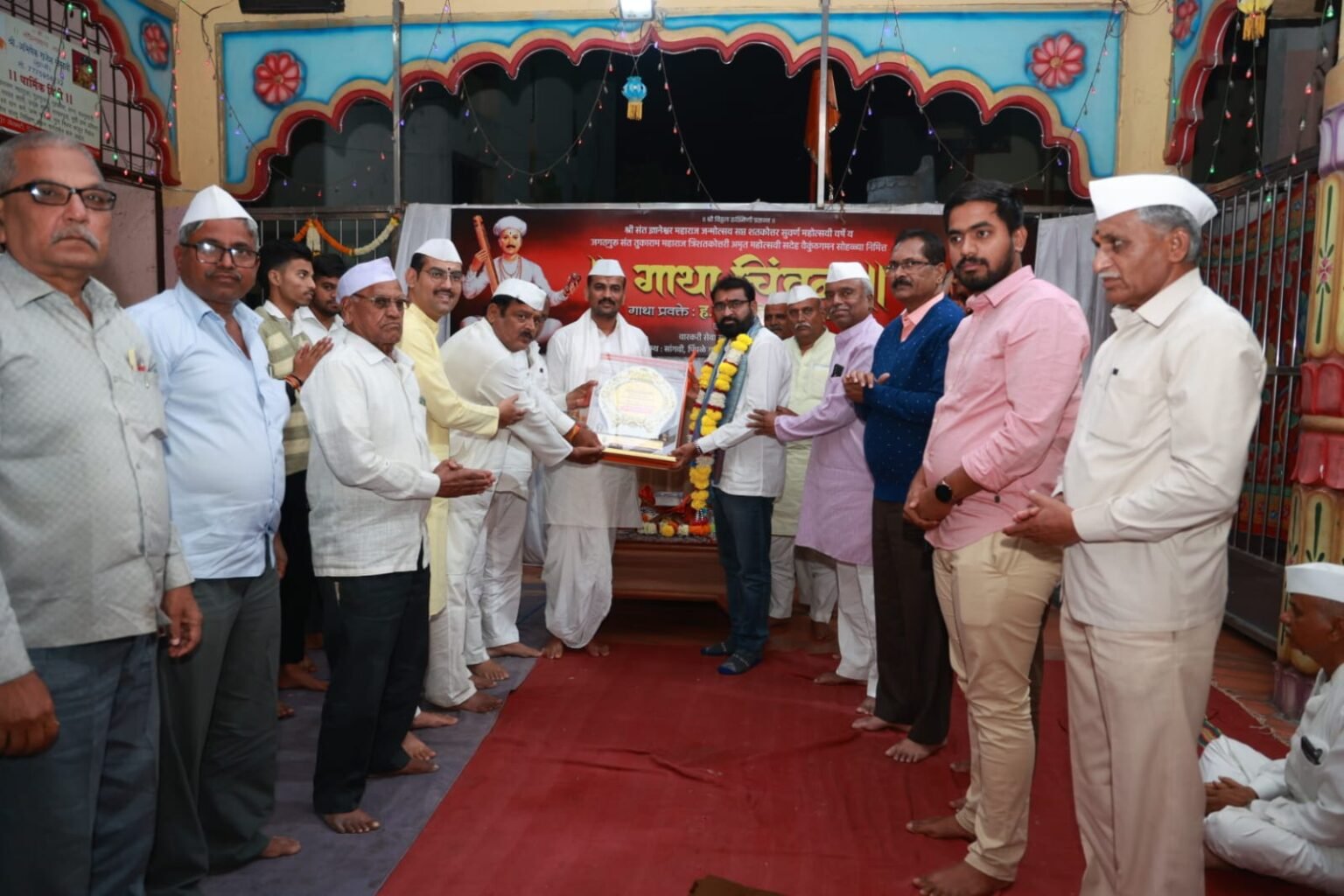 वारकरी सेवा संघातर्फे वृक्षमित्र अरुण पवार यांचा सन्मान