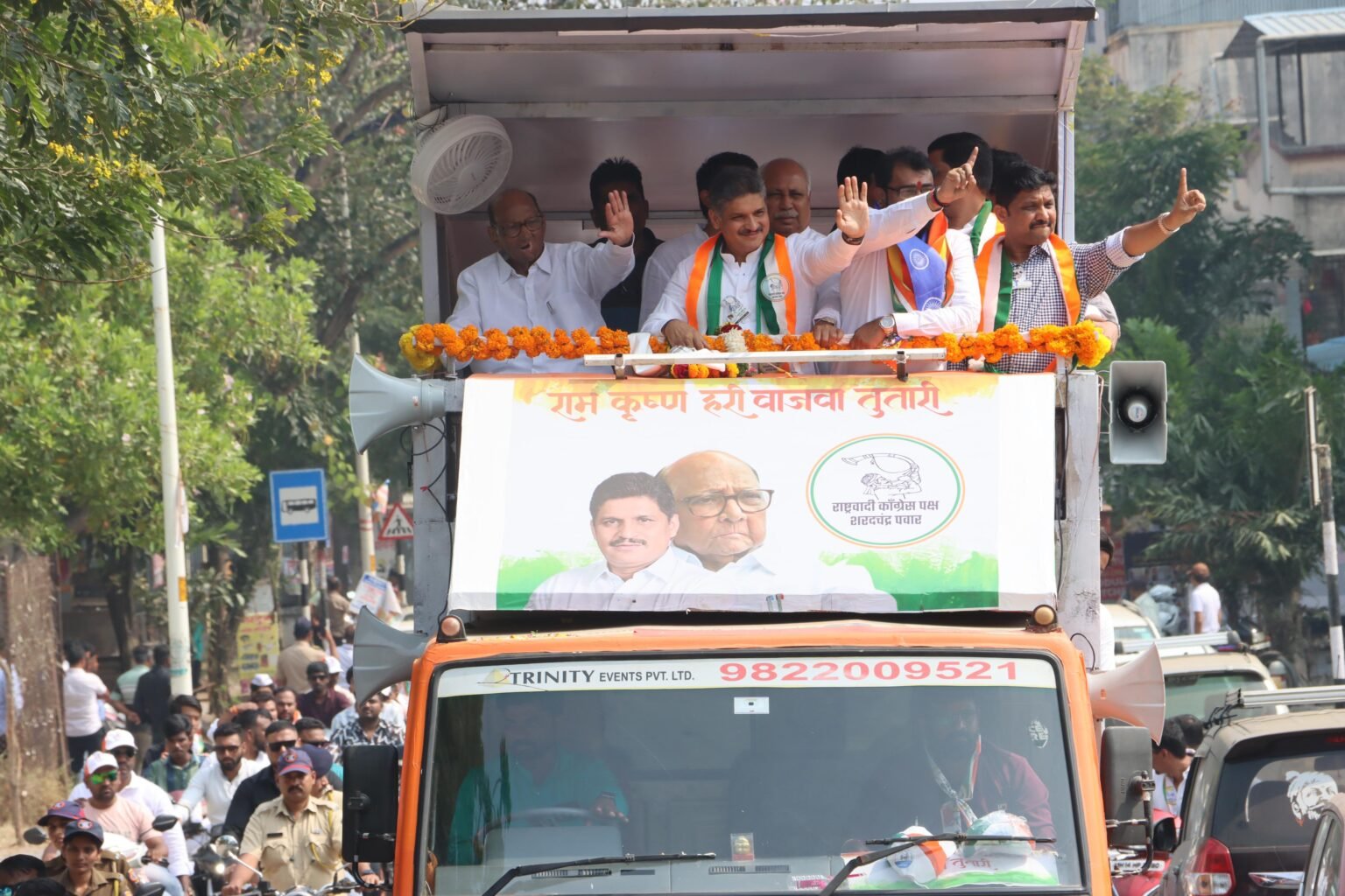 चिंचवडमध्ये २० वर्षानंतर शरद पवार यांचा रोड शो, कलाटेंसाठी प्रचारात – राहुल कलाटेंच्या प्रचारार्थ शरद पवारांच्या रोड शोला तुफान गर्दी