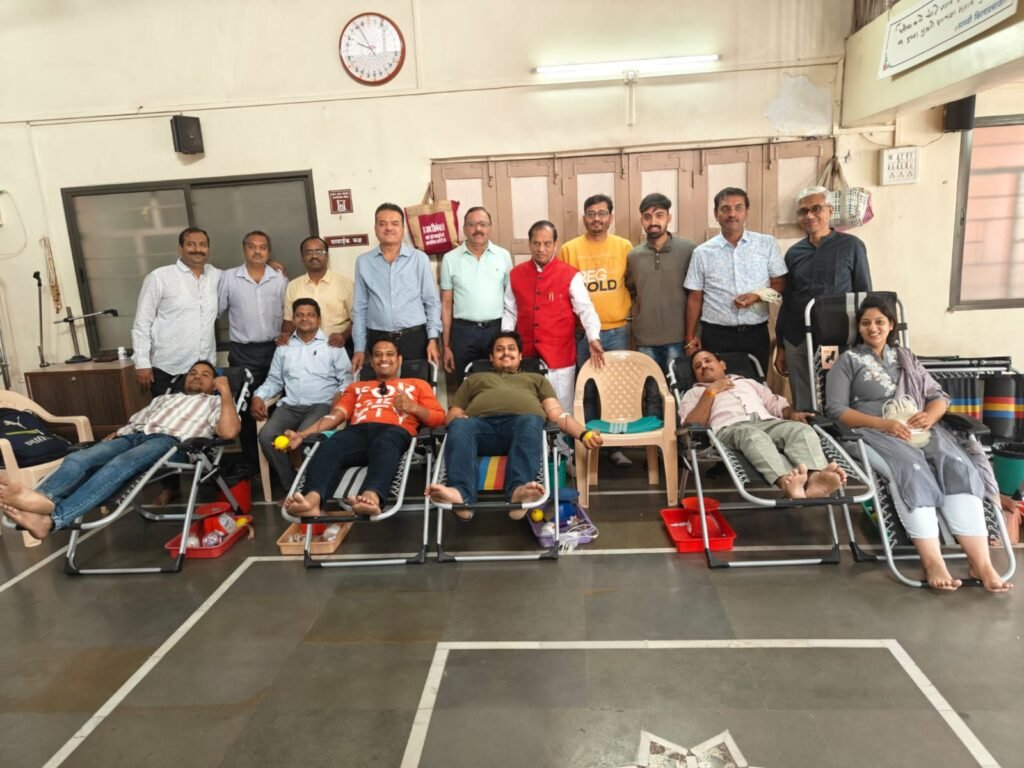 कासारवाडी येथे स्व. प्रा.प्रकाश पगारिया यांच्या 40 व्या स्मृतिदिनानिमित्त आयोजित 40 व्या रक्तदान शिबिरामध्ये 71 जणांचे रक्तदान