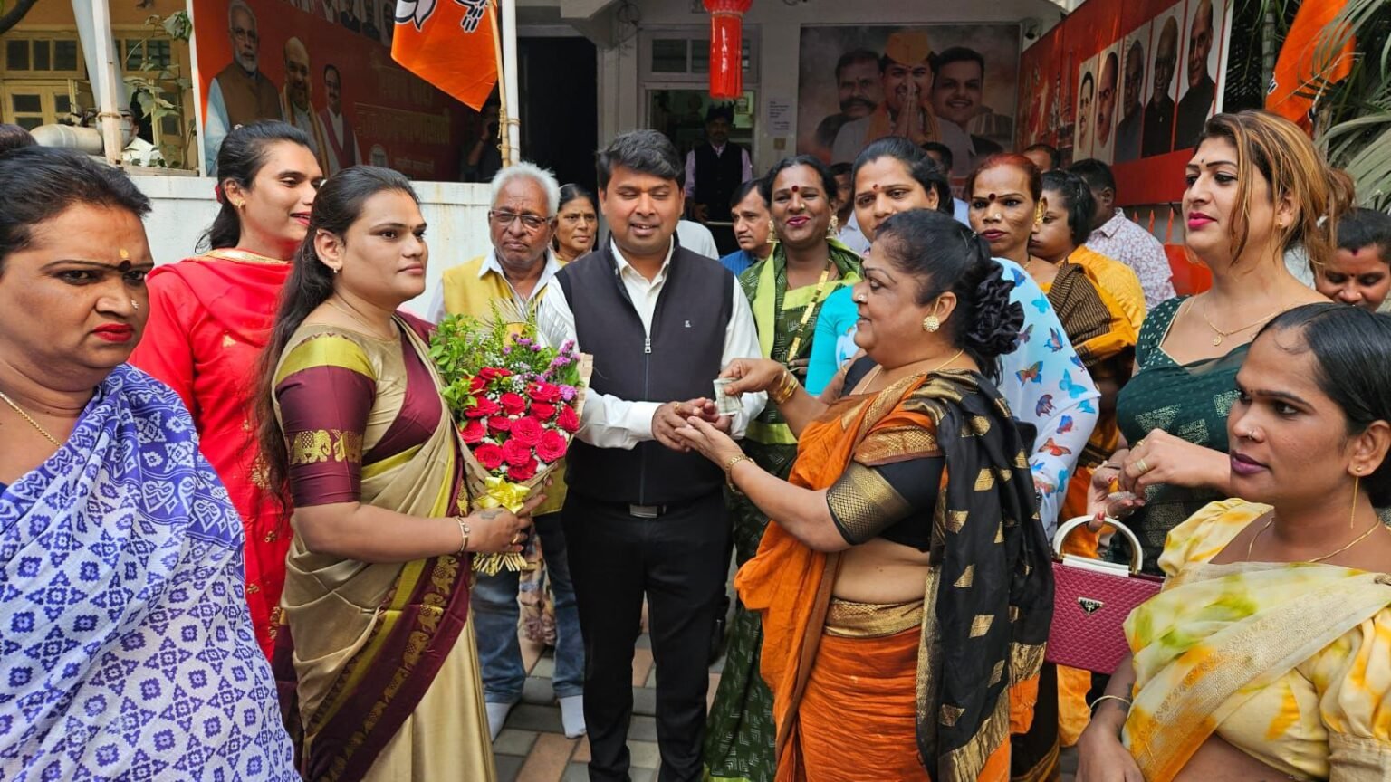 तृतीयपंथींच्या कल्याणाचा प्रश्न विधिमंडळात मांडल्याबद्दल आमदार अमित गोरखे यांचा तृतीयपंथी समुदायातर्फे सत्कार