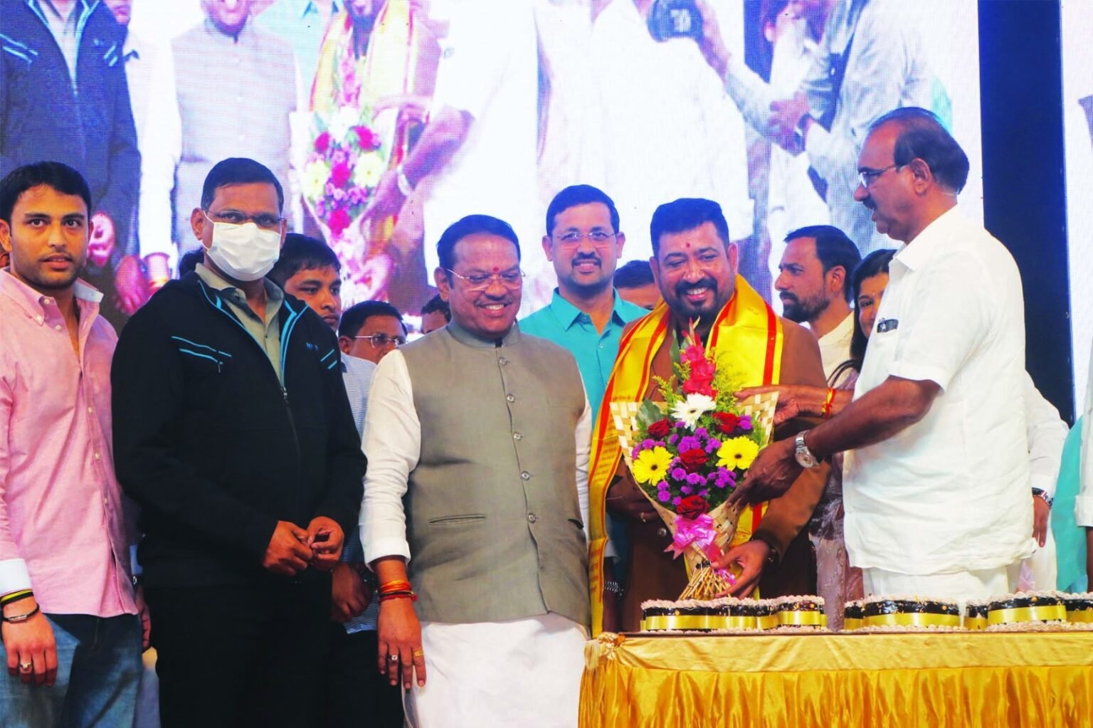 माजी उपमहापौर तुषार हिंगे यांचा वाढदिवस विविध सामाजिक उपक्रमांद्वारे मोठ्या उत्साहात साजरा