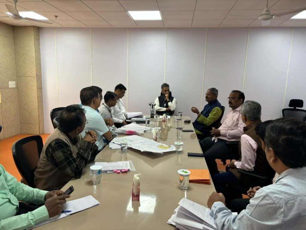 पिंपरी-चिंचवड महानगरपालिका व पुणे म्हाडा यांची संयुक्त बैठक