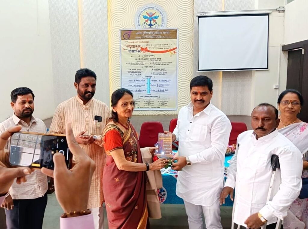 दिव्यांग स्टॉलधारकांचे प्रश्न प्राधान्यक्रमाणे सोडवणार – काशिनाथ नखाते