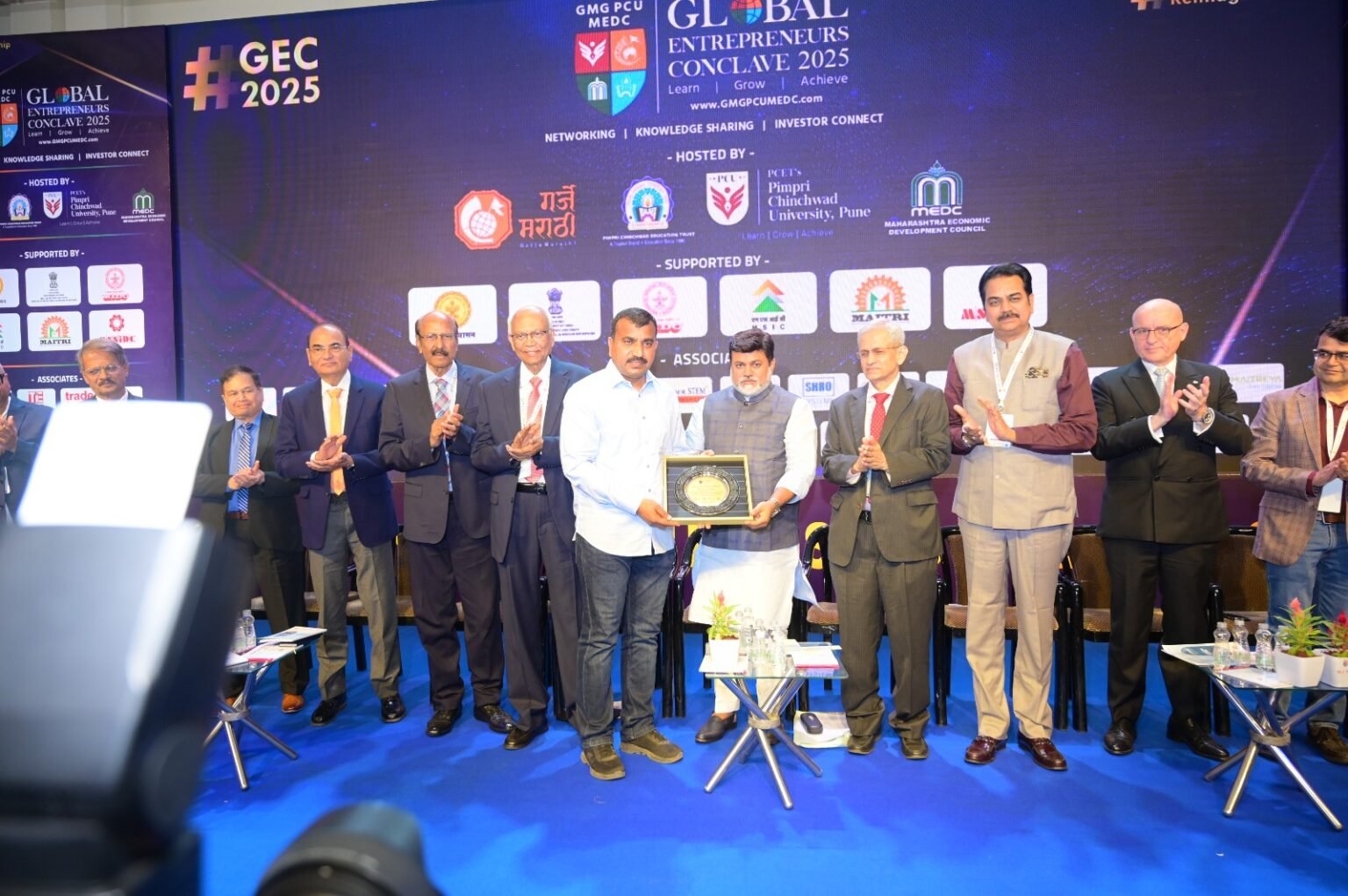 ‘ग्लोबल एंटरप्रेन्युअर्स कॉन्क्लेव्ह’ चे व्यासपीठ मराठी उद्योजकतेला चालना देणारे – नितीन गडकरी