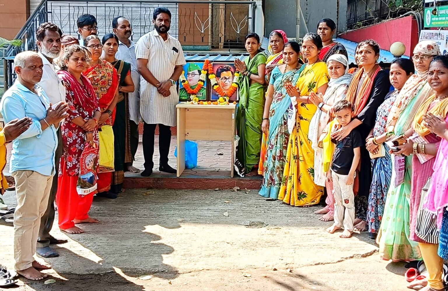 नेताजी सुभाषचंद्र बोस आणि बाळासाहेब ठाकरे यांच्या जयंतीनिमित्त कष्टकरी संघर्ष महासंघातर्फे अभिवादन