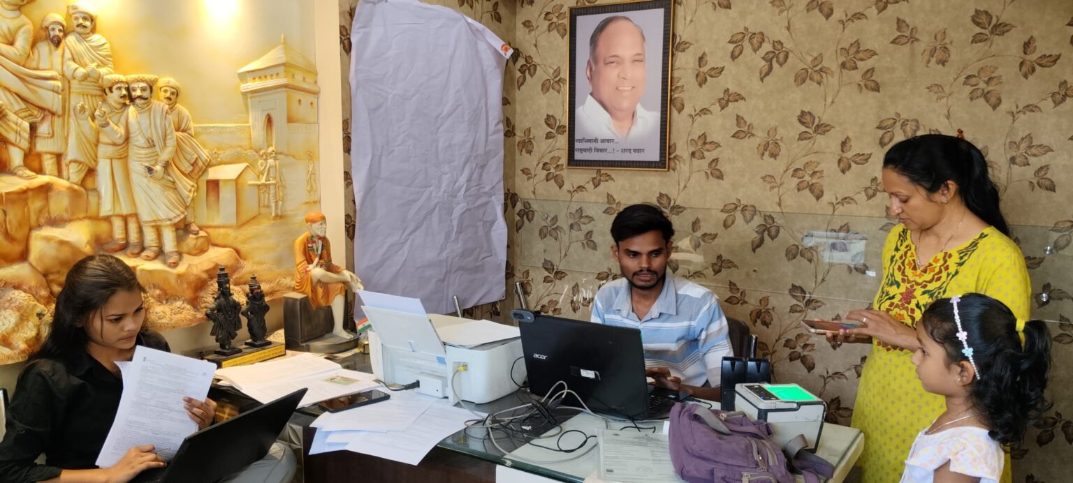 विशाल वाकडकर सोशल फाउंडेशन आयोजित आधार दुरुस्ती शिबिर नागरिकांच्या उत्स्फूर्त प्रतिसाद