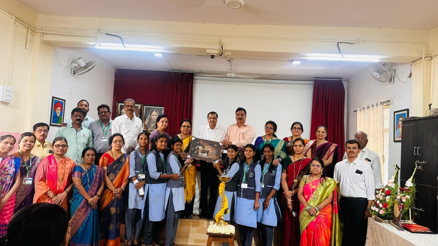 कन्या विद्यालयात एस एस सी परीक्षेस प्रविष्ट विद्यार्थीनींसाठी शुभचिंतन कार्यक्रम संपन्न