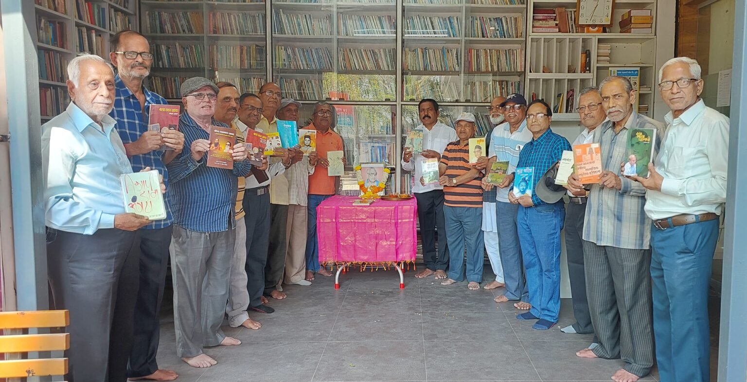 मराठी पुस्तकांचे वाटप करून , उन्नती सोशल फाऊंडेशन तर्फे मराठी राजभाषा दिन साजरा