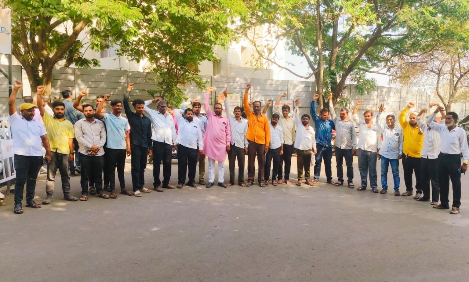 जप्त साहित्य परत मिळण्यासाठी आंदोलन