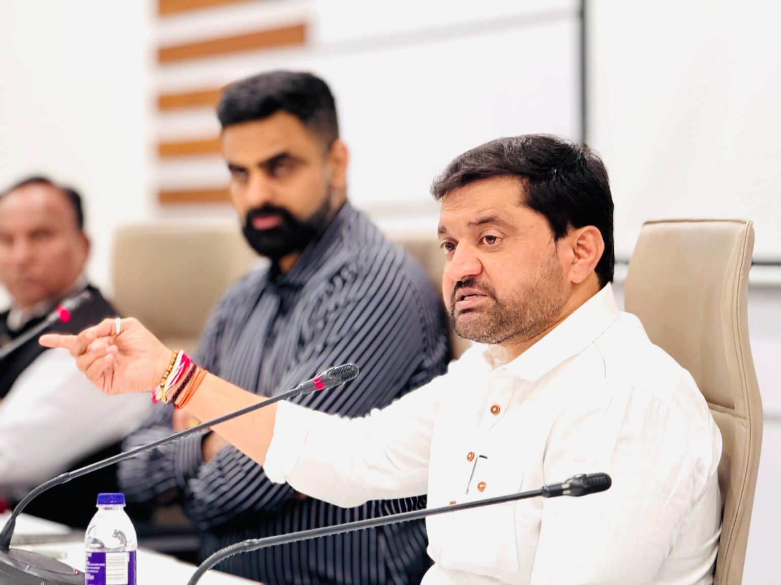 ‘नव्याने बनवलेला रस्ता किमान पाच वर्षे टिकलाच पाहिजे विधानसभेत आमदार सुनील शेळके कडाडले