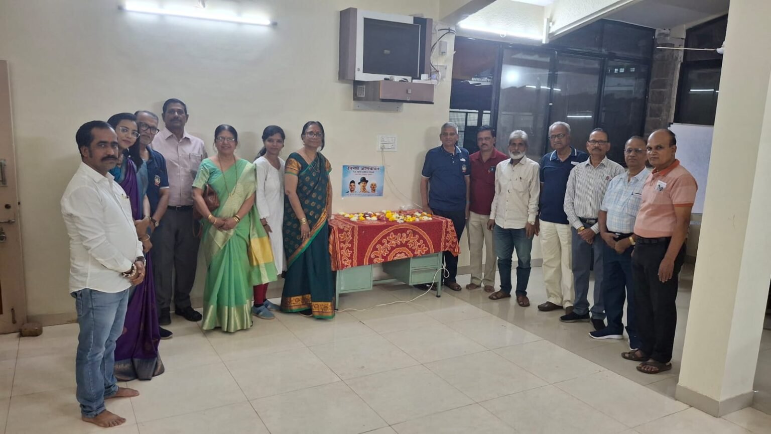 वूई टुगेदर फाउंडेशनच्या वतीने देशाचे शूर वीर भगत सिंह,राजगुरू,सुखदेव यांना अभिवादन